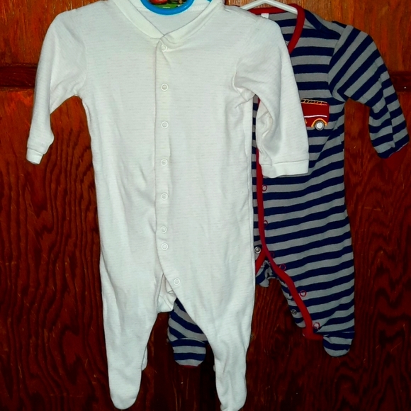 7/15 Baby footie PJs 👶 ❤️ - Picture 2 of 2